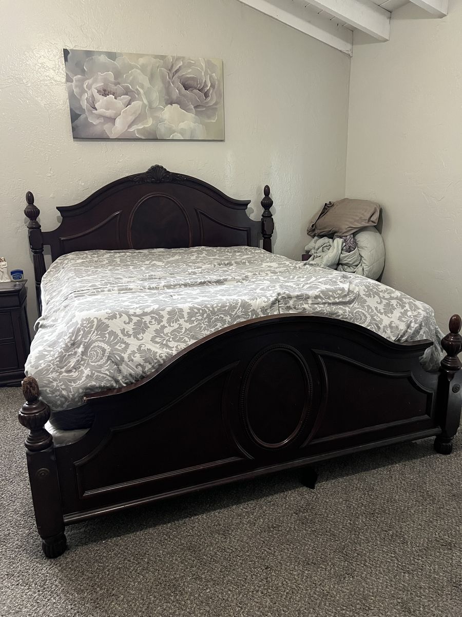 King bedroom set with mattress/boxspring