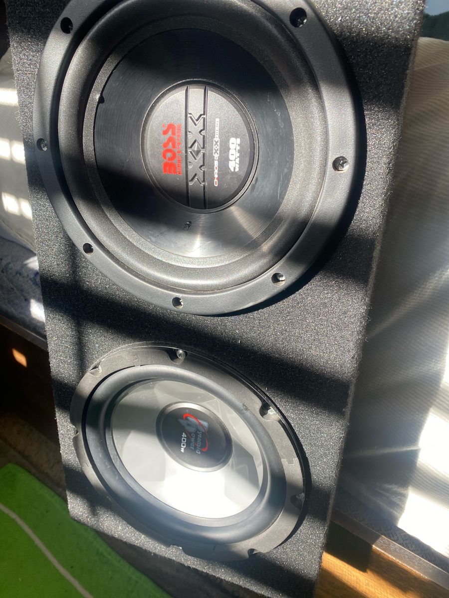 Dual 8" Subwoofer Enclosure (Boss & Pyramid 400W) - One Sub Needs Fix
