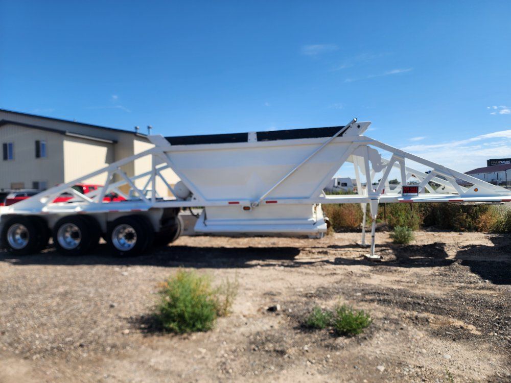 Belly dump 3 axle trailer
