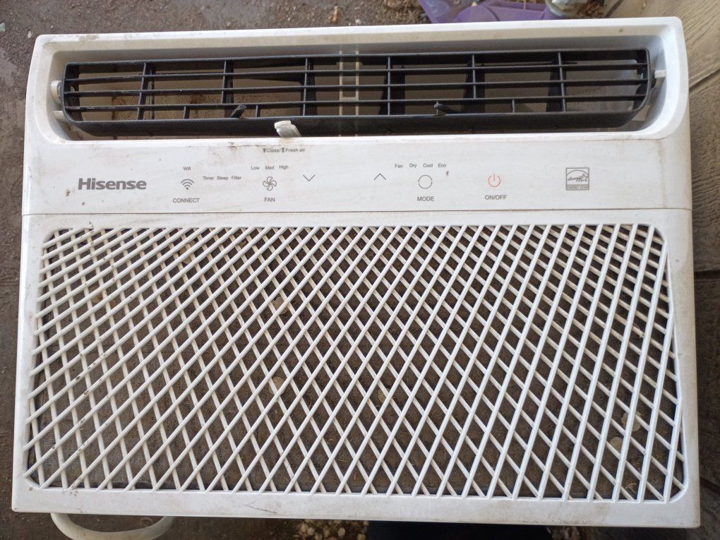 Hisense Window Air Conditioner - Energy Star Rated, White, Used