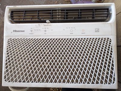 Hisense Window Air Conditioner - Energy Star Rated, White, Used