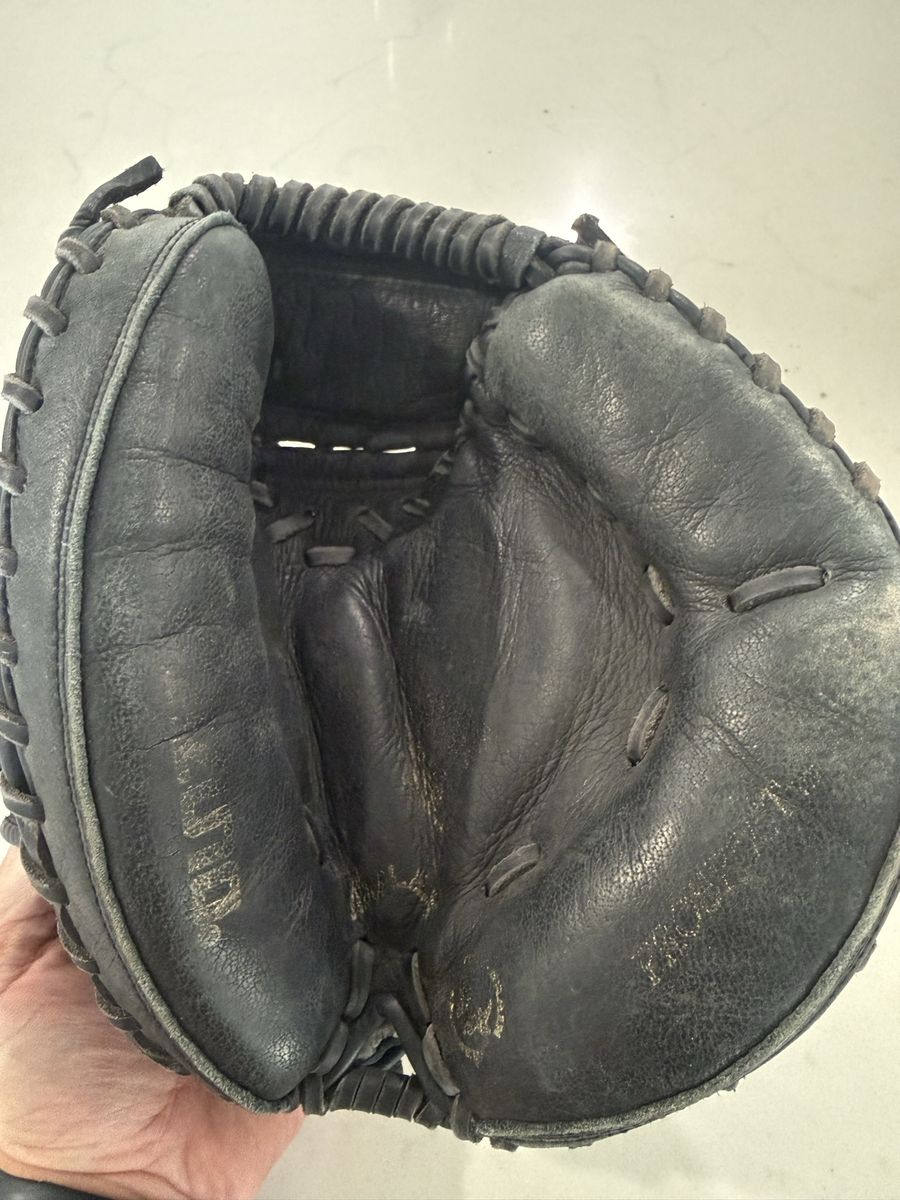 Mizuno MVP Prime SE Baseball Catchers Mitt GXC50PSE5 Black/Gold (Youth Size)