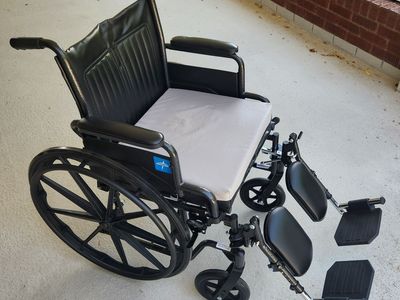 MEDLINE Guardian K1 Wheelchair - Like New Condition! - Model K1186V22E