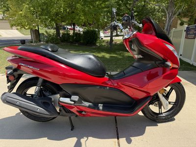 2013 Honda PCX 150 Scooter – Only 1,831 Miles – Excellent Condition – Extras Included