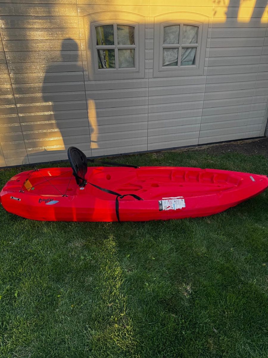 Lifetime Daylite 8ft Sit-on-top Kayak Woth Paddle
