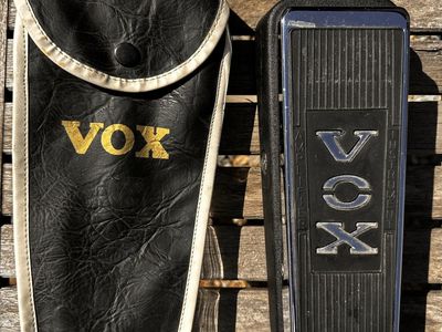 VOX V847 Wah-Wah Guitar Pedal with Original Carry Case