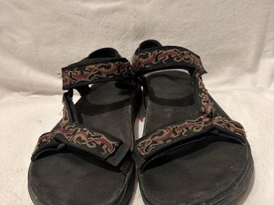 Teva men’s size 8 black/beige/burgundy, print sports sandals