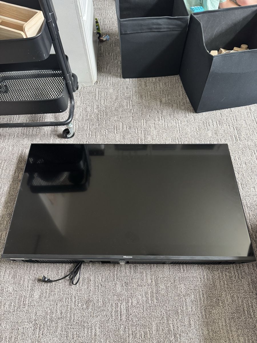 40 in LED Hisense Smart TV