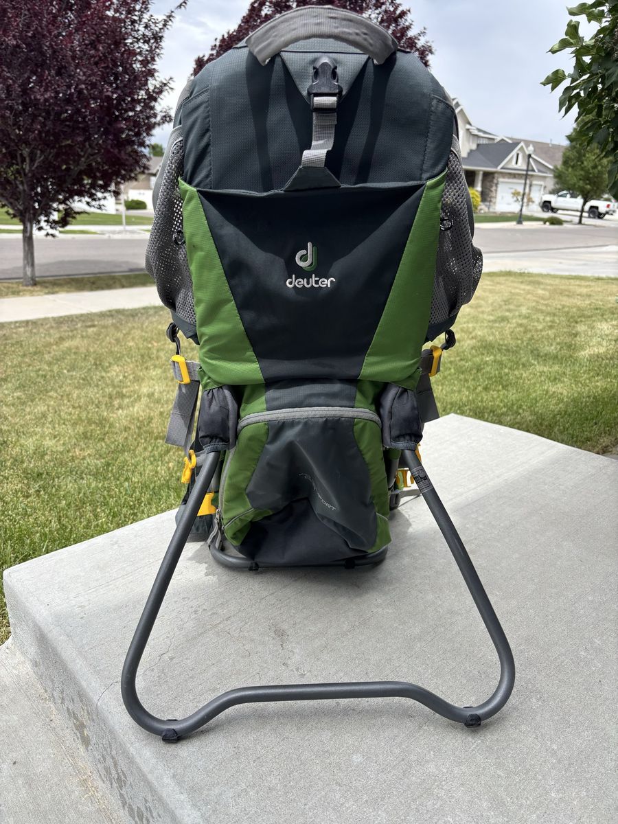 Deuter Kid Comfort Air with Sun Shade and Rain Shield