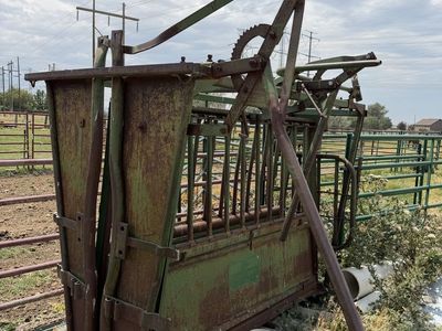 Cattle Squeeze Chute