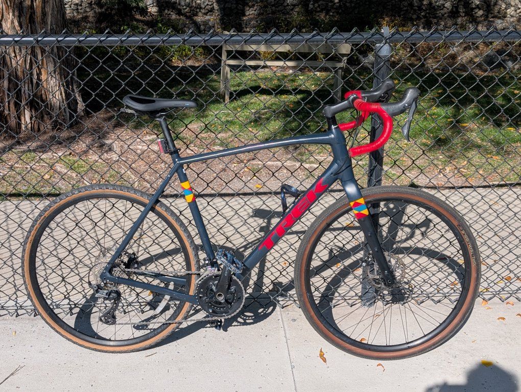 2022 Trek Checkpoint ALR 5 w/ Accessories