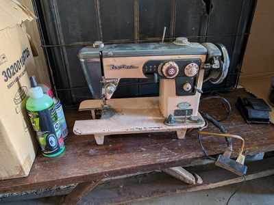 Vintage Brother Sewing Machine - Classic Home Sewing & Crafting - Untested