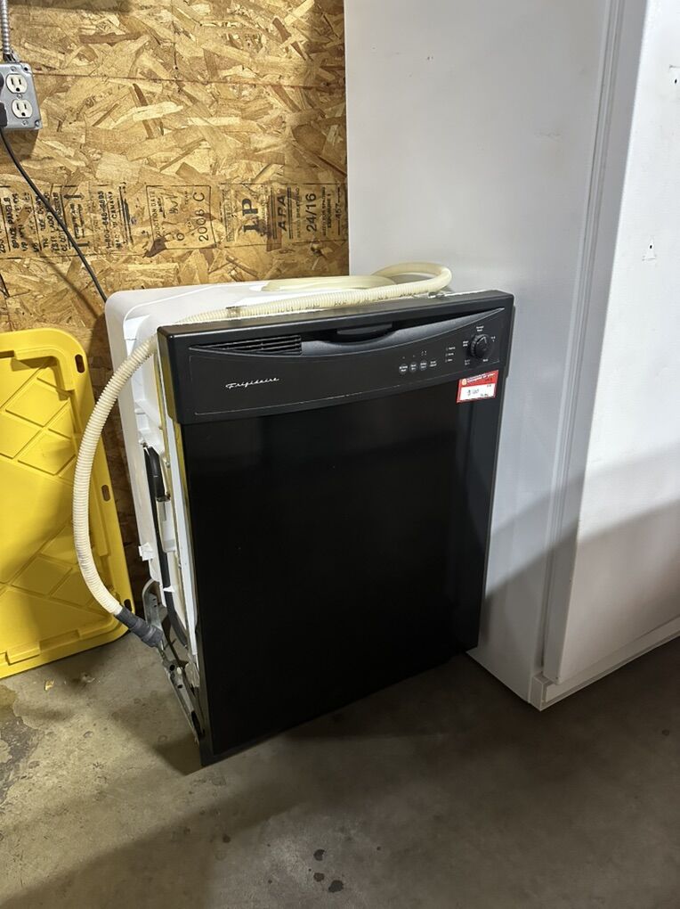 HURRY! GOOD FRIGIDAIRE BLACK DISHWASHER W-WARRANTY