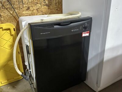 HURRY! GOOD FRIGIDAIRE BLACK DISHWASHER W-WARRANTY