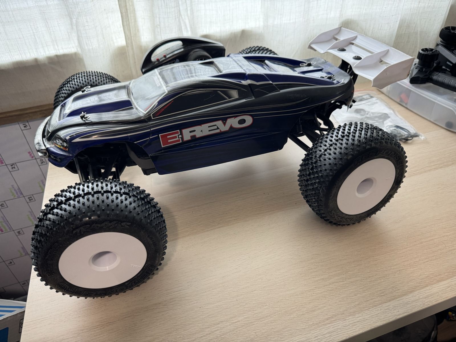 Brushless e revo 1/8