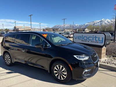 2024 Chrysler Pacifica Plug-In Hybrid Select