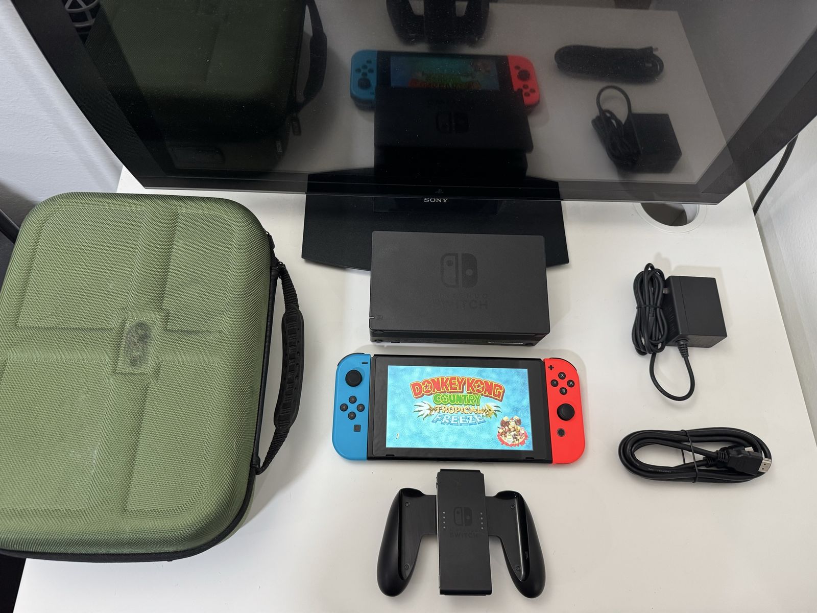 Nintendo Switch Modded 256gb Loaded / Dock / Cords / Tested 