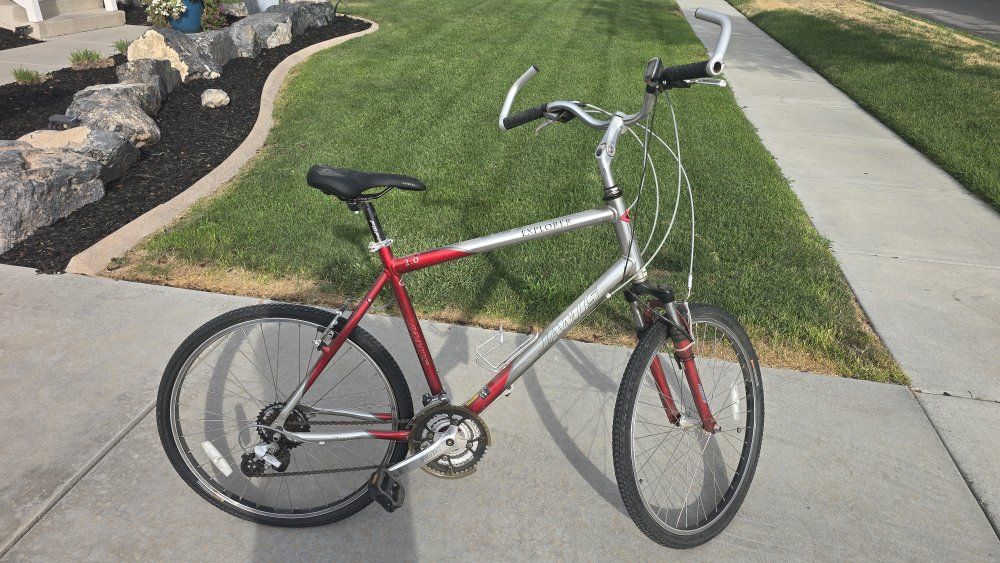 Jamis Explorer 2.0 Hybrid Comfort Bike Silver & Red