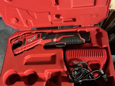 Milwaukee M12 2471-21 12V Copper Tubing Cutter Kit with Case and Charger
