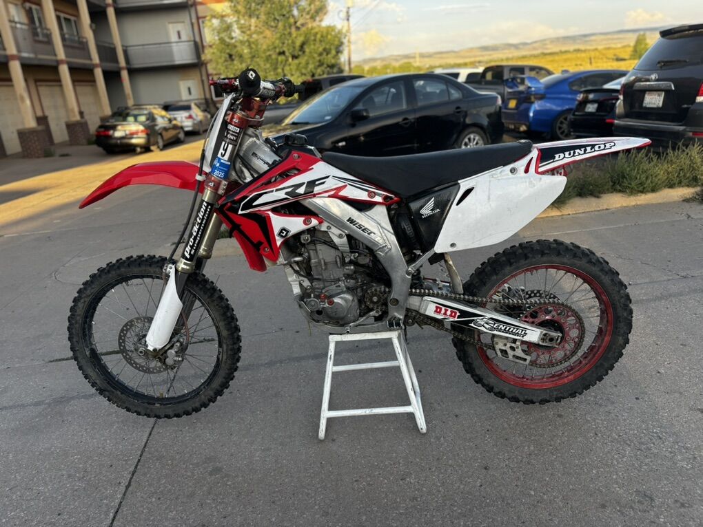 2003 Crf450r (Includes Boots, Helmate And Stands