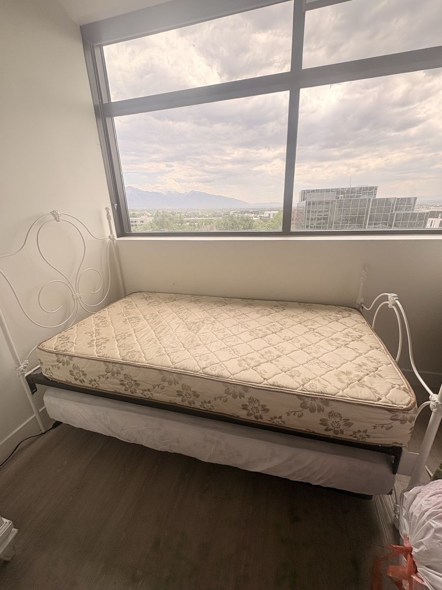 Metal Frame Trundle Bed/ Twin Size