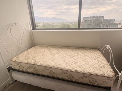 Metal Frame Trundle Bed/ Twin Size