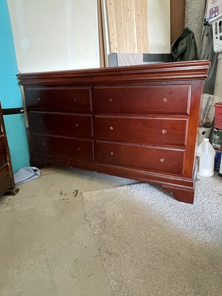 8 drawer cherry dresser