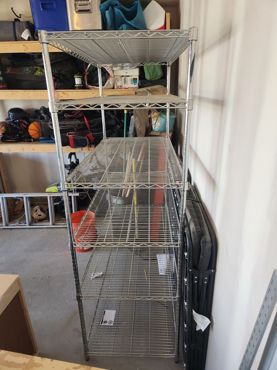 Wire storage rack