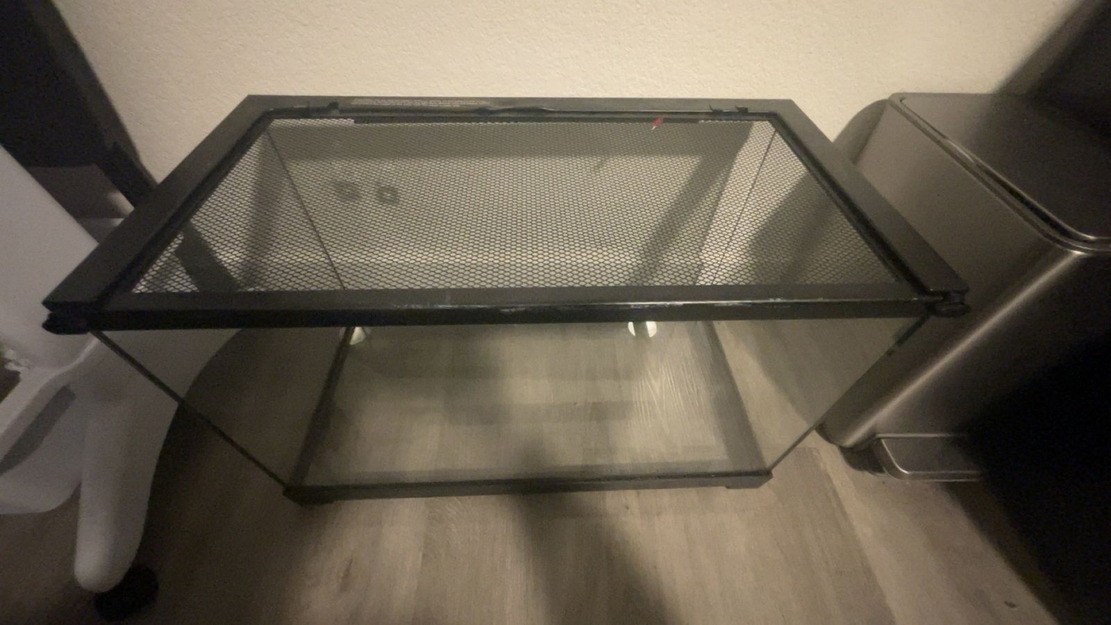 15 gallon reptile tank with locking sliding lid