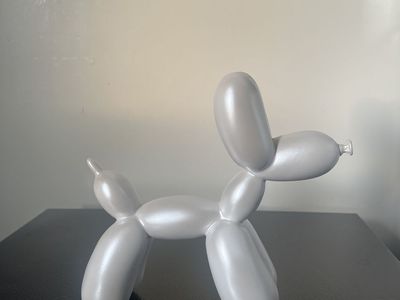 Pearl White Balloon Dog Sculpture - Modern Pop Art Decor Statue (Jeff Koons Inspired)