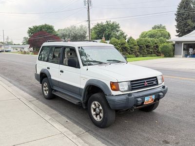 Mitsubishi Montero SR SUV - White 4WD - 234,844 Miles