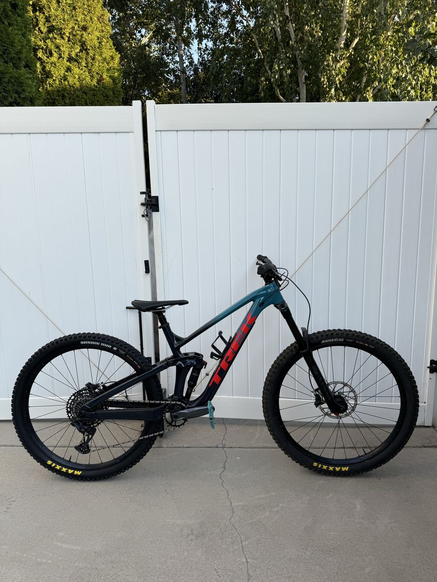 Trek Slash 7 Enduro Mountain Bike - Size ML