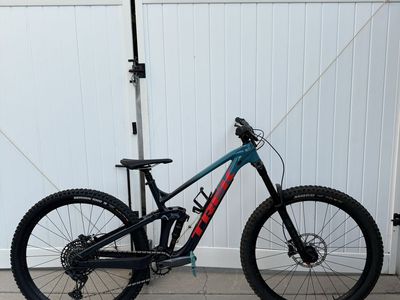 Trek Slash 7 Enduro Mountain Bike - Size ML