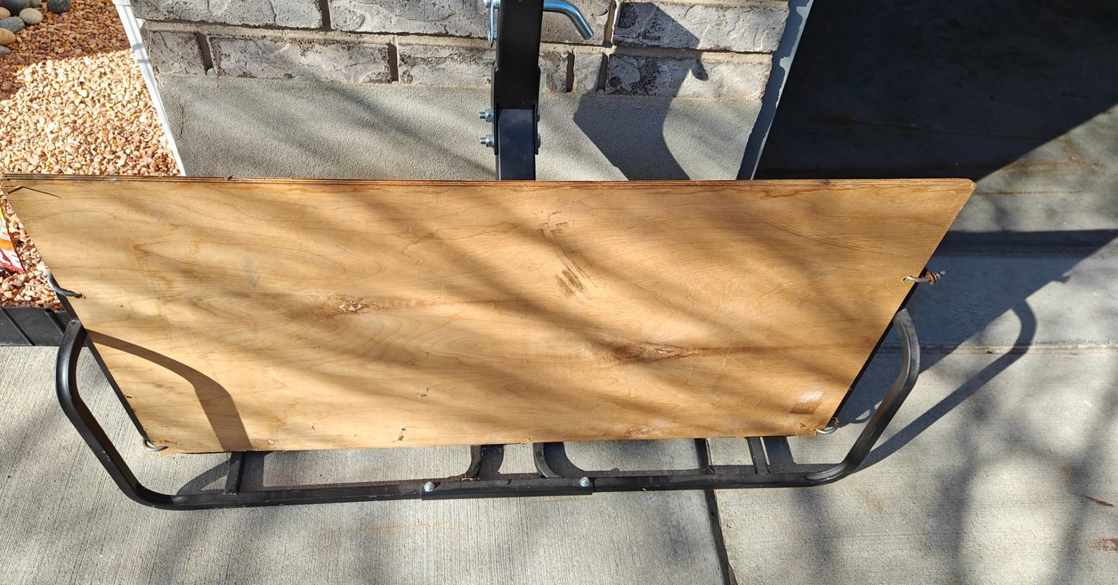 Trailer hitch cargo carrier