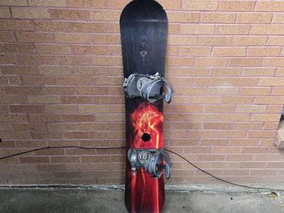 Limited LTD Fury 151 cm Snowboard Ride LS Bindings