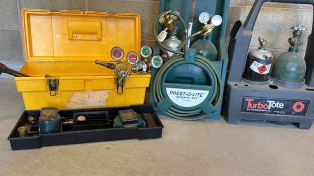 Linde Oxy-Acetylene Welding Torch Sets and brazing setup with extra tanks and carriers   very good condition