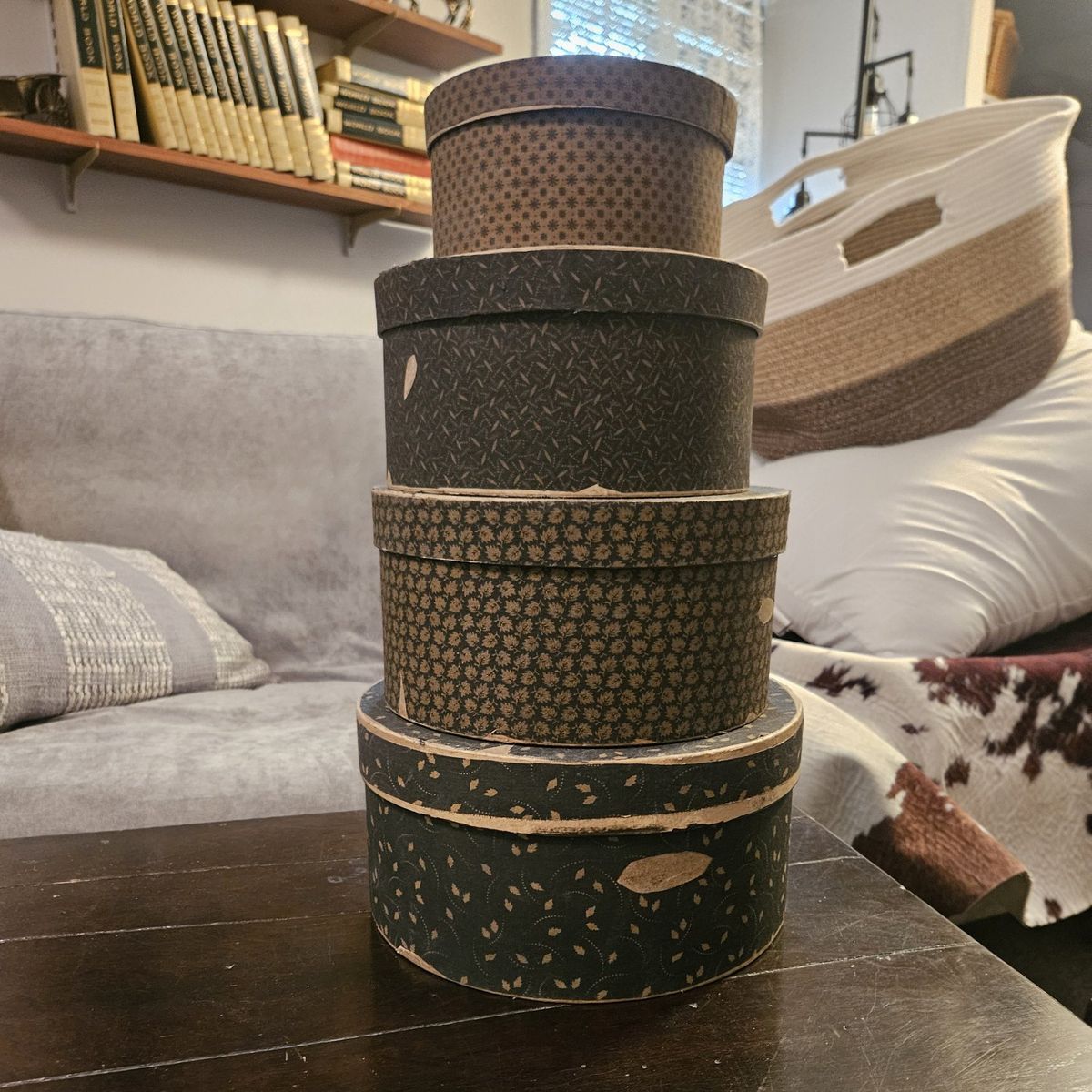 Set of 4 decorative nesting boxes