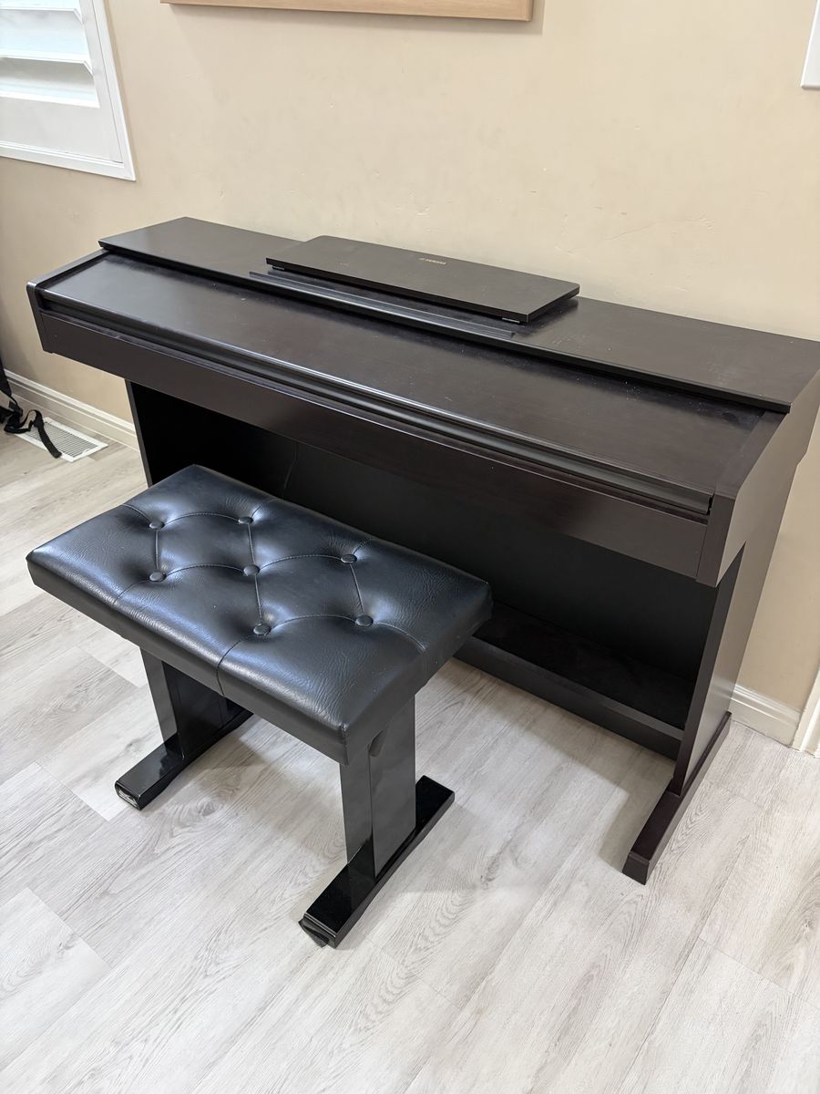 Yamaha YDP 143R Digital Piano