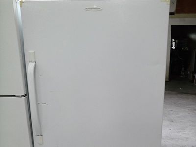 17 cf Manual Defrost Upright Freezer~90 Day Guarantee