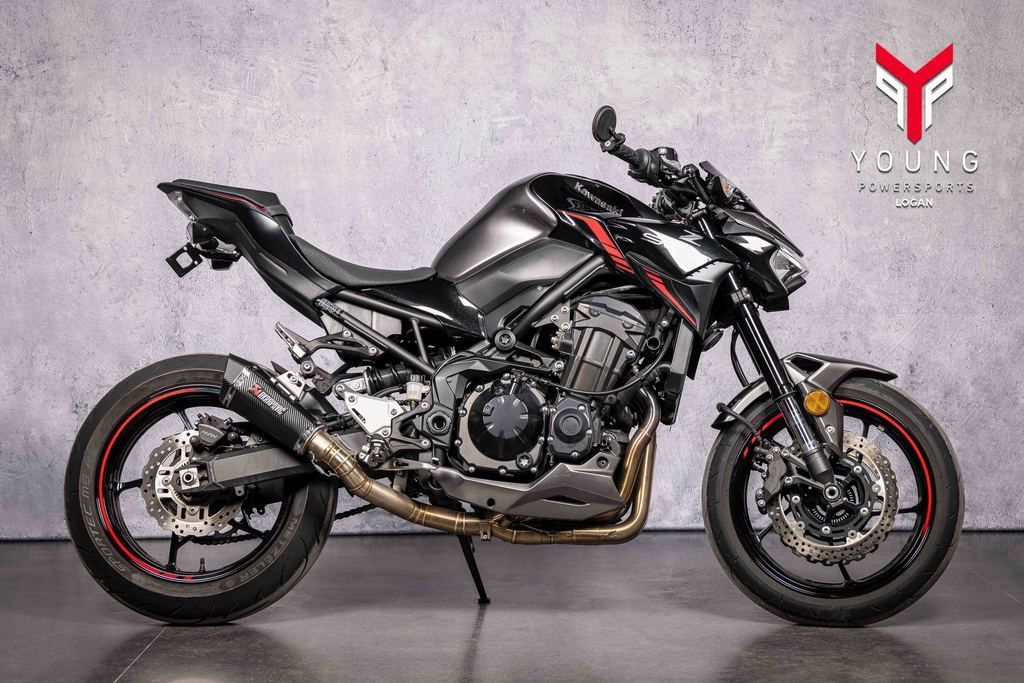 2023 Kawasaki Z900 ABS Metallic Black/Graphite Gray/Flat Black