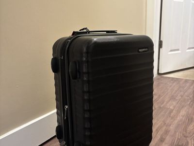 Amazon Basics Black Hardside Spinner Luggage 20-inch Carry-On Suitcase with Wheels