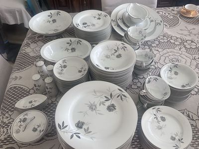 Noritake china set 104pc