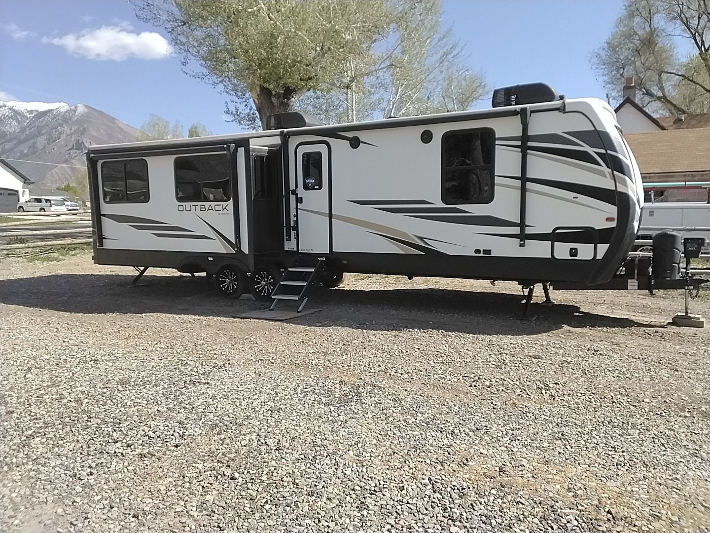 2021 keystone outback 328 RL