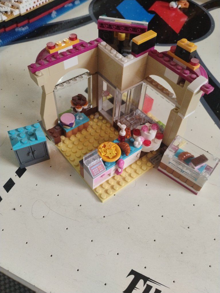 LEGO Friends Heartlake Cupcake Cafe Building Set (41119) - Used Complete