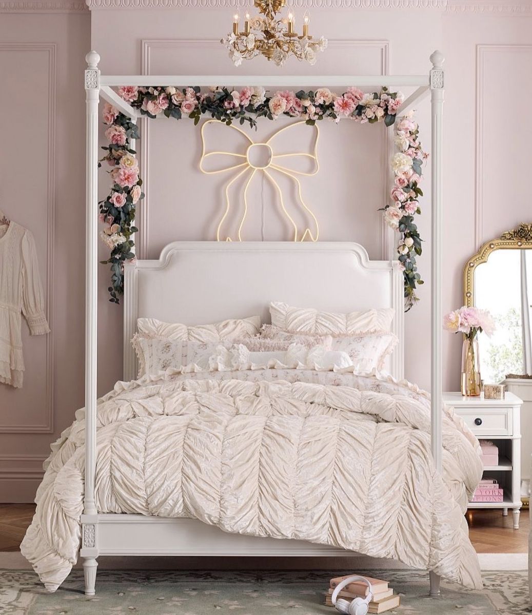 Collette Canopy Bed-like new