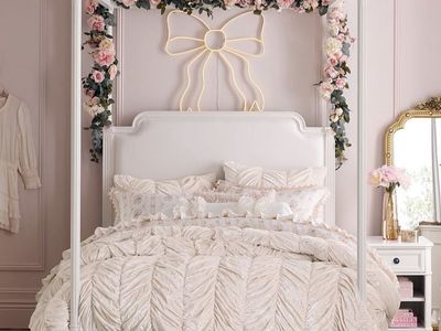 Collette Canopy Bed-like new