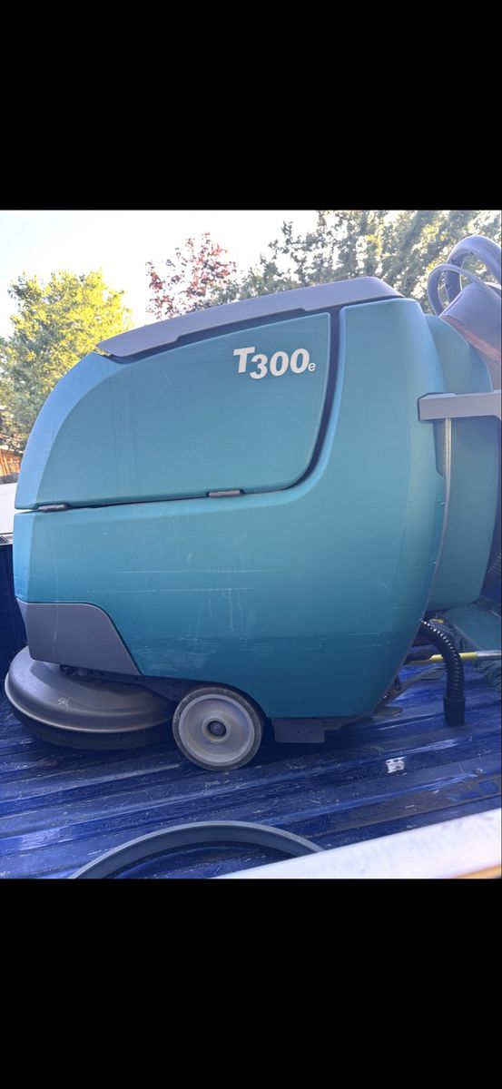 Tenant T300 Floor Scrubber