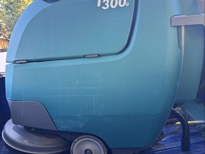 Tenant T300 Floor Scrubber