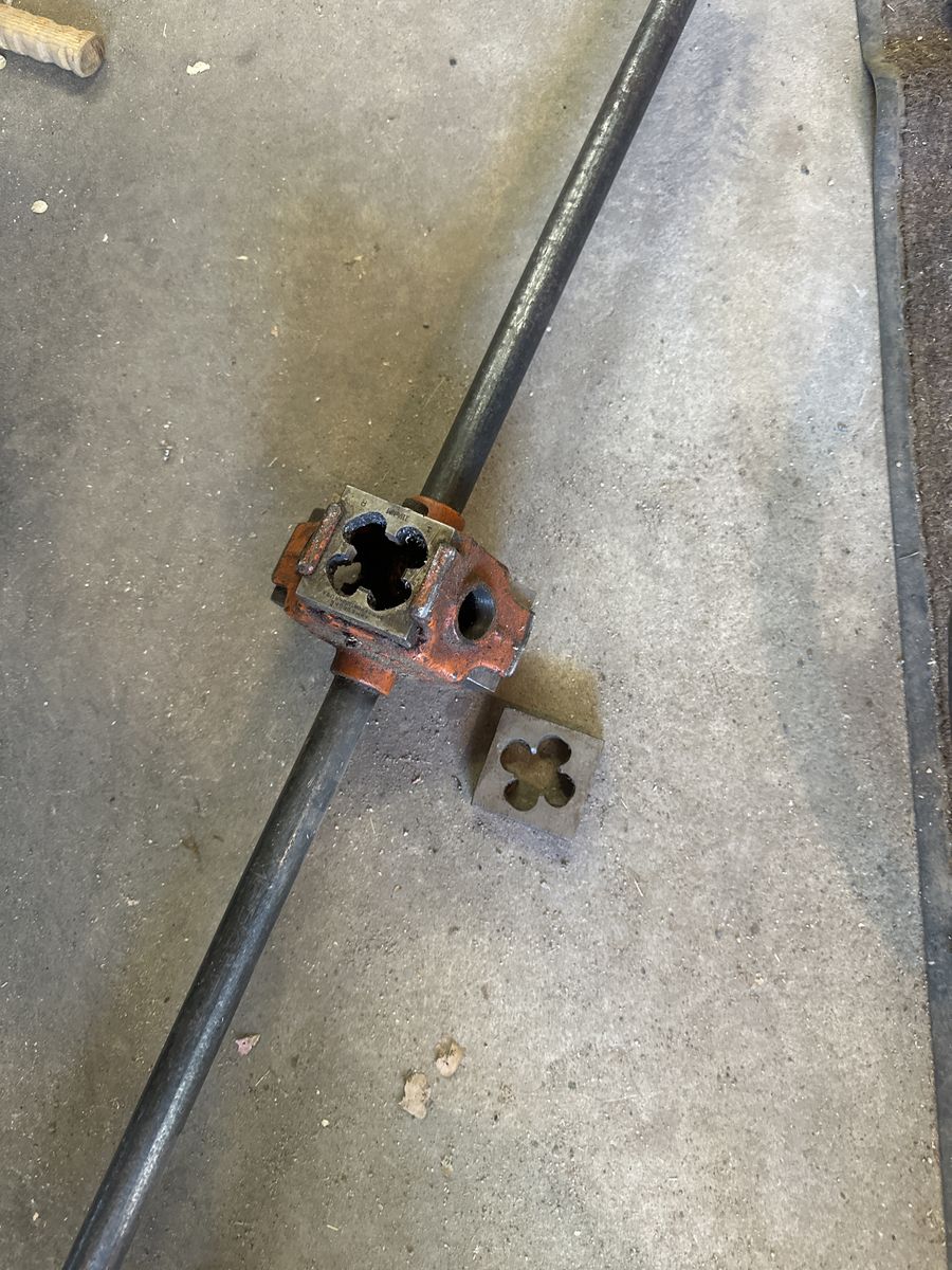 Armstrong pipe threader with 4 dies