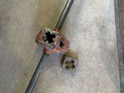 Armstrong pipe threader with 4 dies